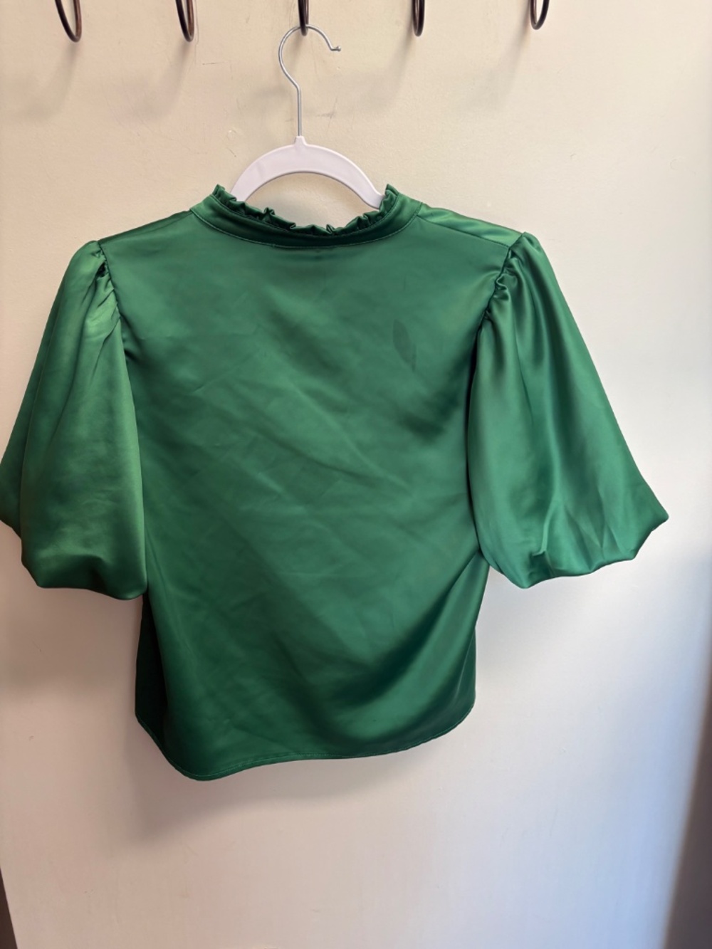 THML Green Satin Puff-Sleeve Ruffle Neck Blouse XS NWT - Picture 2 of 4